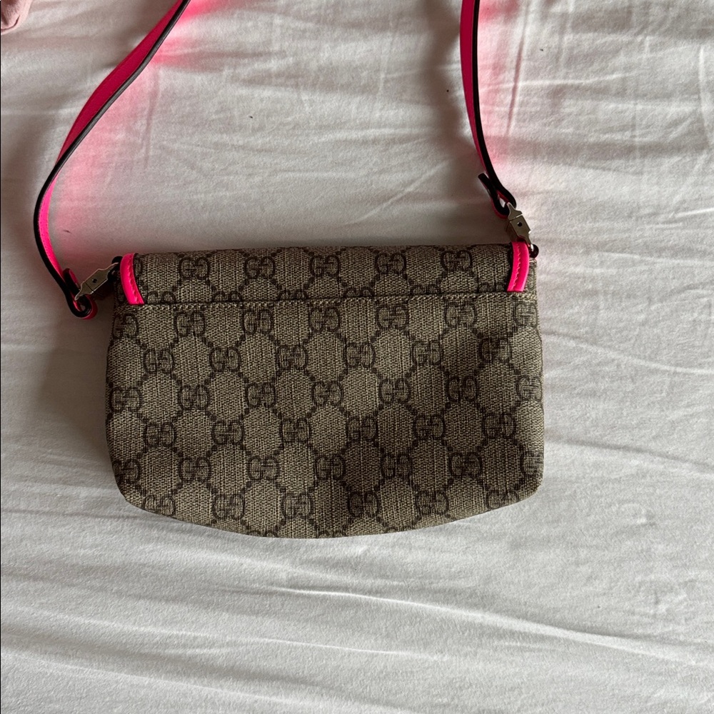 Gucci Crossbody Bag with Pink Accents - Picture 4 of 5